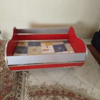 تخت کودک همراه با تشک مخصوص سالم و بدون خط و خش|تخت و صندلی بچه|تبریز, |دیوار