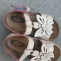 این یه جفت دمپایی خونه ما جامانده|اشیا|خوی, |دیوار