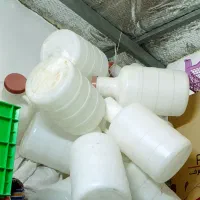 تعدادی دبه خیارشور|ظروف نگهدارنده، پلاستیکی، یک‌بارمصرف|اراک, |دیوار