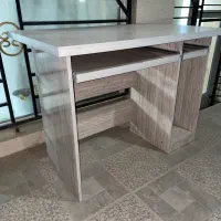 میز تحریر و کامپیوتر بسیار تمیز|میز تحریر و کامپیوتر|یزد, |دیوار