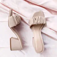 صندل مدل لورا عمده کفش کتونی دمپایی