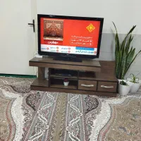 تلویزیون و میز