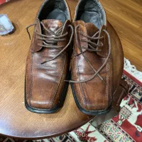 کفش چرم Spring سایز ۴۲ و یک شلوار جین D&G