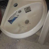 روشویی سه گوش با پایه