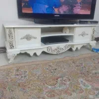 میزه تلوزیون کرم تمیز باقیمت ۶ تومان