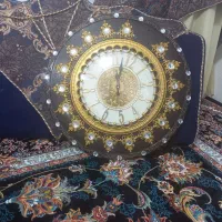ساعت دیواری و پشتی