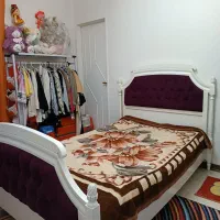 تخت چوبی عرض 1/20 تمیز و سالم