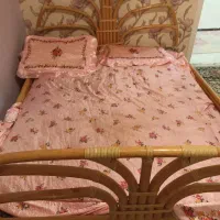 تخت خواب همراه با دراور طبق عکس چوب روس