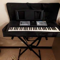 کیبورد یاماهاe233 درحدنو با پایه وکاوروصفحه نگهدار