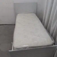 تخت خواب یکنفره به همراه تشک مناسب کودک و نوجوان