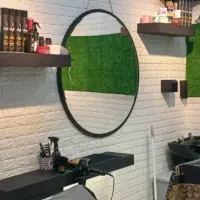 آینه آرایشگاه و صندلی اصلاح آرایشگاه