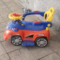 ماشین دسته دار حمل کودک