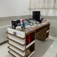 فروش وسایل و میز کاشت ناخن|آرایشگاه و سالن‌های زیبایی|یزد, |دیوار