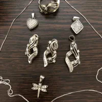 گردن بند انگشتر و گوارشه نقره به فروش میرسد