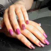 تخفیف کاشت ناخن فقط ۳۰۰ تومان