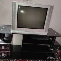 تلویزیون و میز