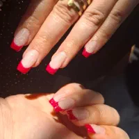 کاشت ناخن و مژه ..