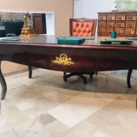 میز مدیریت سلطنتی