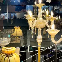 آباژور ایستاده کنارسالنی کریستالی|چراغ خواب و آباژور|تهران, اکباتان|دیوار