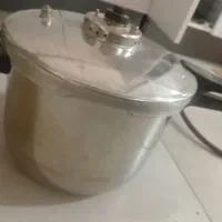 زودپز ۷نیم لیتر بزرگ سالم تمیز