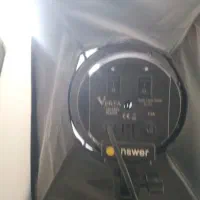 سافت باکس و دو پایه و یک دسته فیلم برداری