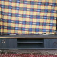 جاکفشی و اینه و میز تلویزیون