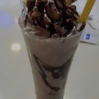 کارگر ساده بستنی فروشی