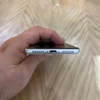 Iphone se2020 بسیار تمیز