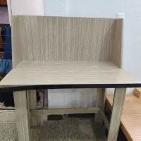 میز تحریر و کامپیوتر