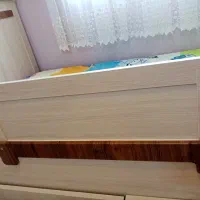 یک جفت تخت خواب نوجوان و جوان