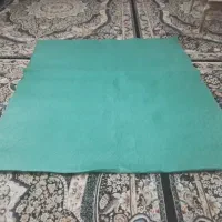 موکت سبز رنگ /طرح ساده/ ابعاد ۲متر و نیم‌ در ۲متر