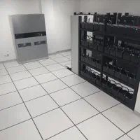 اجرای کف کاذب و تجهیز اتاق سرور