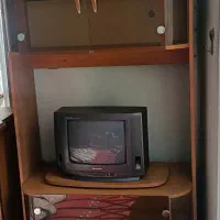 تلویزیون و میز