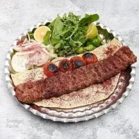 همکارخانوم در تهیه غذا
