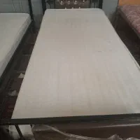 ۷ عددتخت تک نفره و تشک دونفره و توالت فرنگی سیار