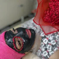 تخفیفات ویژه پاکسازی وخدمات آرایشی(به مدت یک هفته)