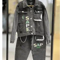 به دلیل جمع اوری مغازه،لباس بچه گانه