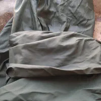 یک دست لباس بارانی کشاورزی