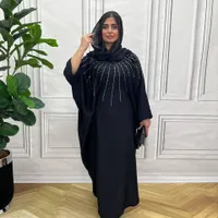 عبازنانه|لباس|بندر دیر, |دیوار