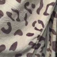 پتوهای مخملی|رختخواب، بالش، پتو|میانه, |دیوار