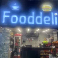 باریستا کار. وساندویچ زن