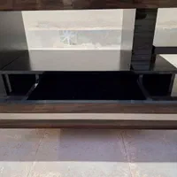 میز تلویزیون شرکتی  شیک و در حد نو بدون خط،و خش