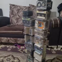 ۱۰۰عدد نوار کاست .