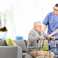 استخدام پرستار مرد شبانه روزی برای سالمند