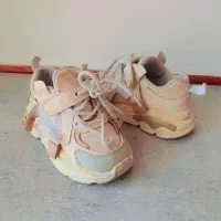 کفش فقط ۳ ماه استفاده