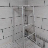 چهار پایه فلزی