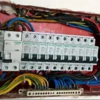 برقکاری و سیم‌کشی رفع اتصالات . برق کار . سیمکش