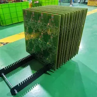 نیروی خانم مونتاژ برد الکترونیکی