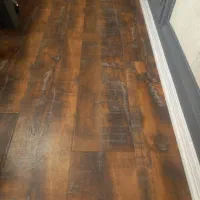 نصاب پارکت و کفپوش و قرنیز و ترموال و چمن