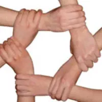کدبانوای جوان جهت خانه داری و گرد گیری